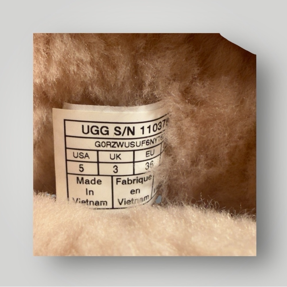Women’s Ugg Classic Short Charm boots size 5 - Picture 7 of 10